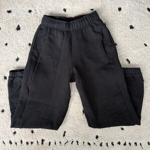 Lululemon Black Mid-Rise Oversized Jogger